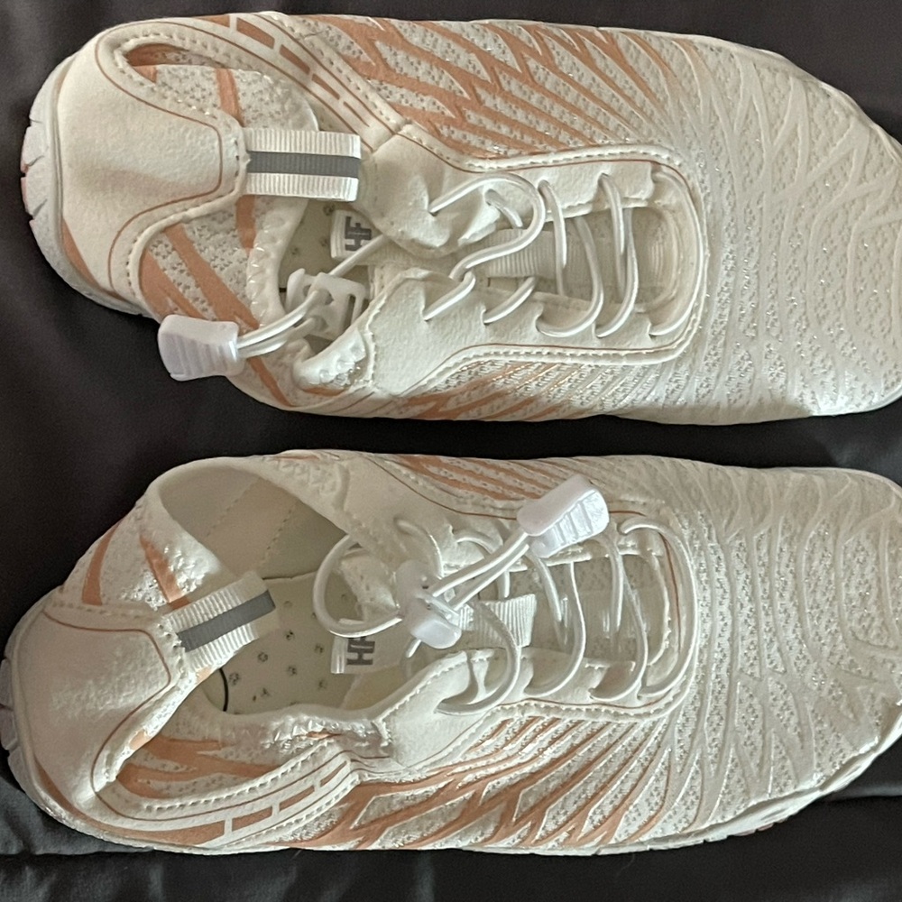 Hike Footwear - Picture 6 of 6